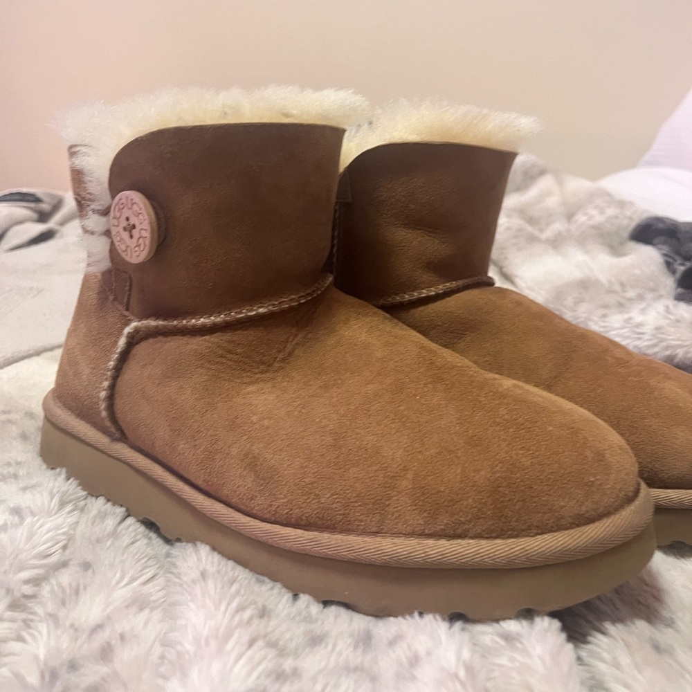 UGG mini